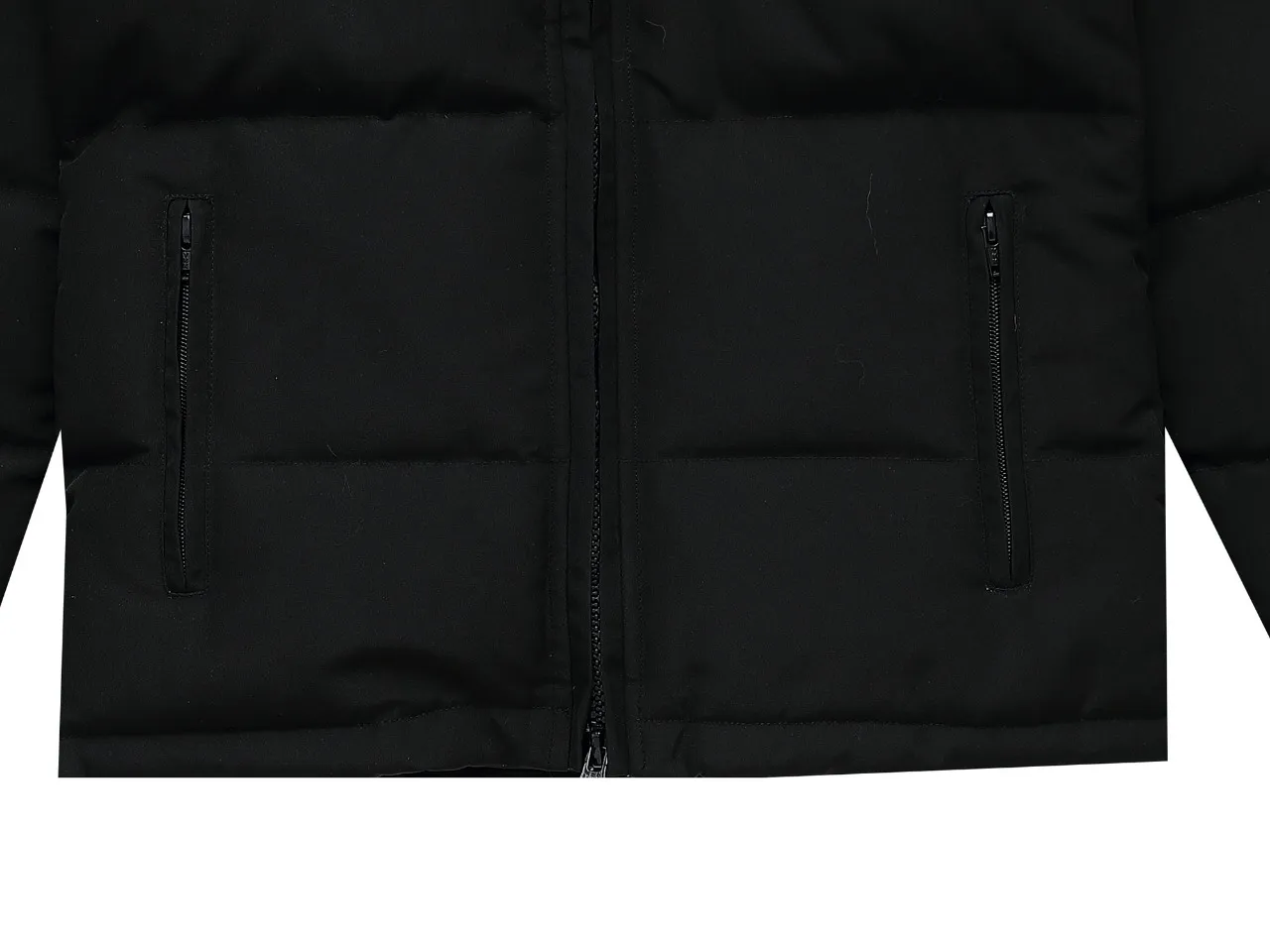 P840 Canada Goose Canada Goose #Expedition04 Parker, a treasure of Canadian origin! Limited supply worldwide! Canada Goose Model 04 is a top-notch couple model. The polar cold-proof outdoor series fur collar detachable hooded parka down jacket is the first Goose in 2024. I hope my partners will like it. Peak quality. I hope everyone can identify it together! The most popular cool items of the Big Goose family in 2024 are online. The same popular product of Yi Yang Qianxi is said to be a joint limited edition Big Goose that cannot be bought in autumn and winter. If you dislike the sameness of the Big Goose in the past, then this model will definitely give you a different experience! This year's most powerful couple's collection for autumn and winter is online, a top-notch luxurious ready-to-wear style, paired with an outdoor warm down jacket with great style and charm! The most standard and classic items of the Daye family in the past two years are equipped with unique reflective stripes for embellishment, which further shows the high-end fashion performance effect. With the embellishment of hardware buckles, it has excellent performance effect. The upper body is clean, simple and elegant, even for urban leisure. It is suitable for various occasions. Designed with large pockets, this model has a large capacity and is equipped with reflective stripes, making it safer at night. It is suitable for various adventure activities. It is made of windproof and waterproof technical materials. The interior is filled with full white duck down, which is absolutely cold-proof and warm. It also has a stand-up collar design and fine fluff at the collar, with meticulous attention to detail! The charm of this model is also more spiritual, and the upper body has more temperament and specifications. It perfectly shows the ultra-high standard of fashionable performance of this model, integrating outdoor and life, and you can even create high-street wear! The most pinnacle limited-edition goose that we have presented so far, both in terms of design and detailed materials, it is completely outstanding. The grand and evergreen version design is matched with cool reflective elements. The overall appearance can be said to be quite high, and it has that kind of powerful outdoor performance! It combines high-end casual attributes with high-street style. It is high-grade, domineering, warm, and beautiful. The visibility of the upper body is quite strong, and the configuration of the owl element is highly brand-recognizable. The overall brand performance and visual effects are fully enhanced, and it also has the high-end sense of fashion and fashionable performance. It is a must-buy product because this is the most awesome down brand on the earth and one of Canada's three national treasure brands. It is also a very sentimental down luxury brand. In the field of polar cold-proof clothing, goose has made an irreplaceable contribution.. SIZE: XS S M L XL XXL Color: black, off-white, red, navy blue, gray